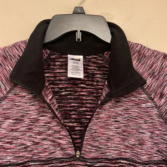 Avía pullover sweatshirt. - Picture 4 of 6